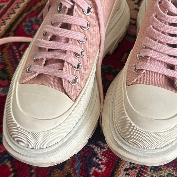 Alexander McQueen Women's Sneakers in Pink and Cream - Picture 4 of 8
